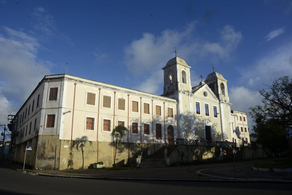 Pratos típicos da culinária maranhense em um restaurante em São Luís.