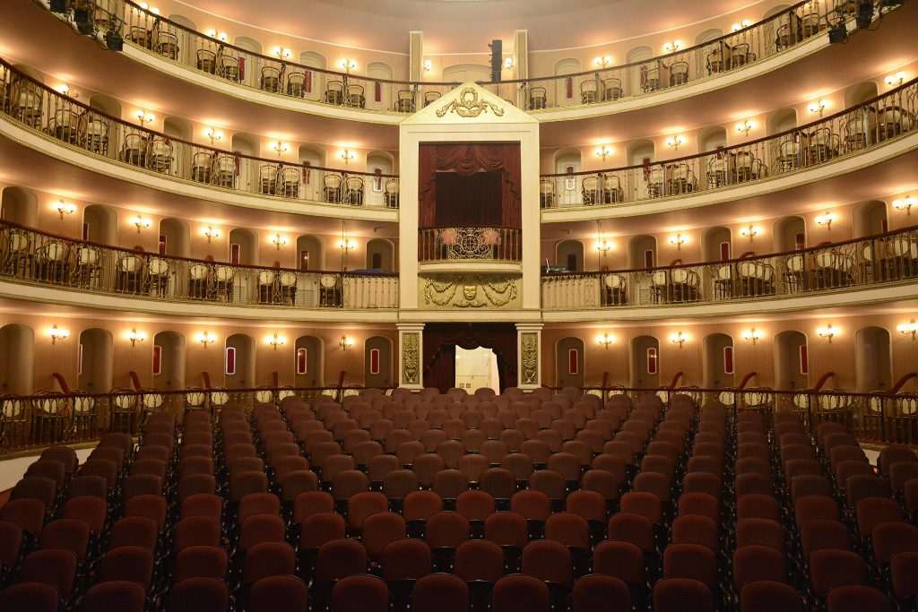 Pratos típicos da culinária maranhense em um restaurante em São Luís.