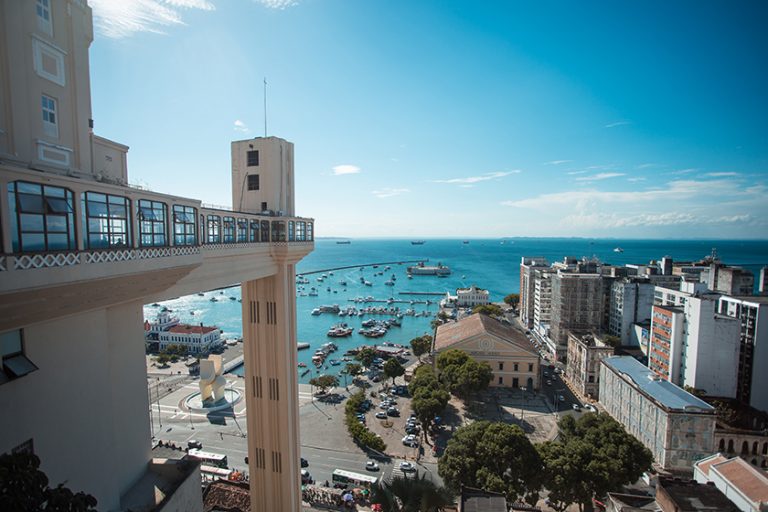 Pessoas se divertindo no Festival de Inverno Bahia 2023